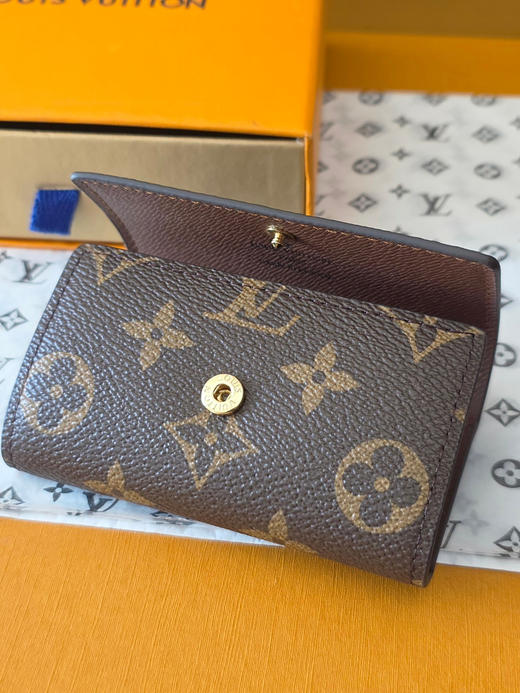 春夏特惠💰300 原单LV M62630钥匙扣 设计小巧精致的钥匙包 商品图5