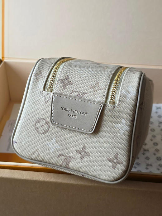 春夏特惠💰560 原单LV 化妆包 M26191 芯片版杏色 商品图3