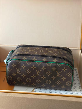 春夏特惠💰560 原单LV M44494绿 头层皮
本款 Dopp Kit 盥洗袋