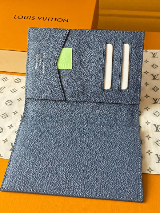 春夏特惠💰340 原单LV 新品马赛克蓝格系列 M28616靛蓝 护照夹 商品图6
