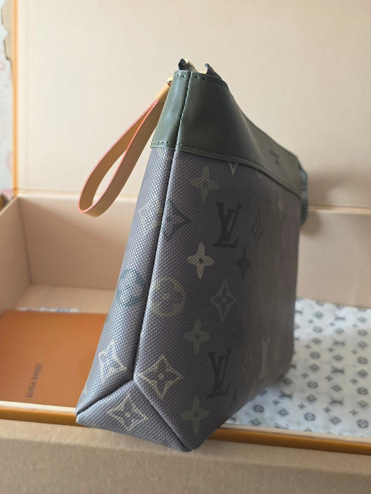春夏特惠💰580 原单LV Voyage系列 手拿包M26970迷彩绿 商品图3