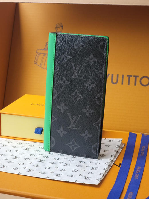 春夏特惠💰380 原单LV 长款钱夹 M25846西装夹 黑花/绿 商品图0