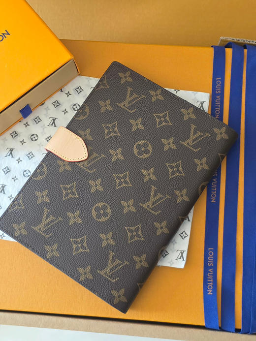 春夏特惠💰400 原单LV Taïga皮革拼老花按扣笔记本套 GI1431大号/老花 A5纸可用 商品图1