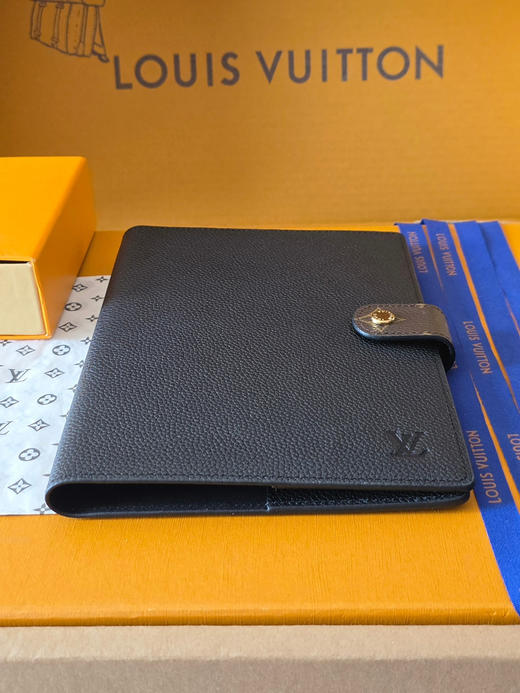 春夏特惠💰460 原单LV Taïga皮革拼老花按扣笔记本套 GI1431大号/黑/棕 A5纸可用 商品图2