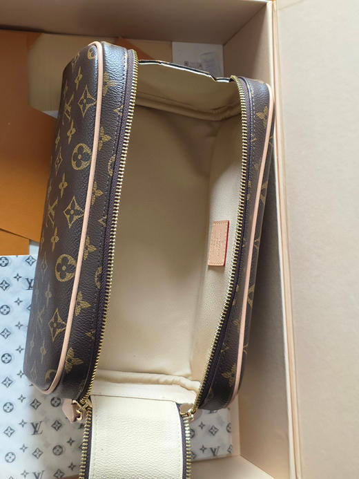 春夏特惠💰560 原单LV M44494老花 头层皮 本款 Dopp Kit 盥洗袋 商品图7
