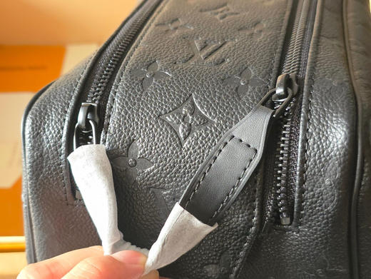 春夏特惠💰800 原单LV M59478压花/44494 头层皮 本款 Dopp Kit 盥洗袋 商品图6