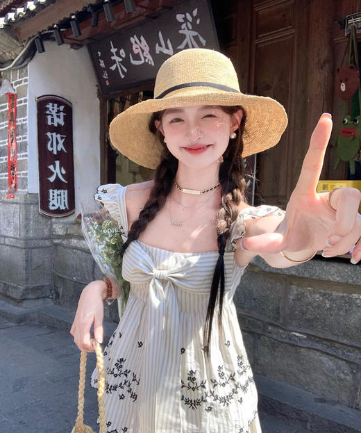 杨超越华伦天*奴拉菲草编织帽遮阳帽 商品图4