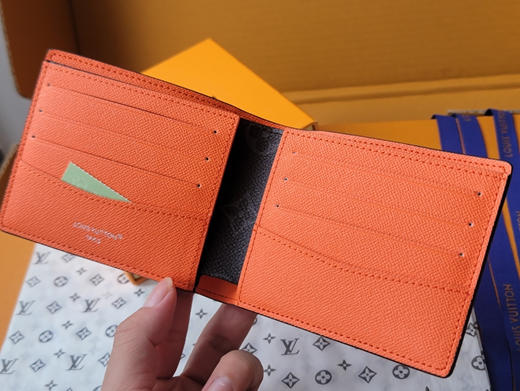 春夏特惠💰330 原单LV M25849短夹 黑花/橙色 商品图4