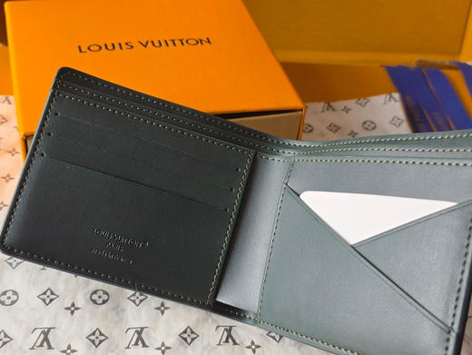 春夏特惠💰350 原单LV【Multiple Wallet 钱夹】M27150 深绿色（条纹压花） 商品图5