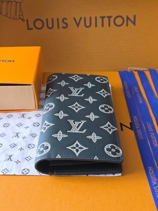 春夏特惠💰400 原单LV 长款钱夹【BRAZZA 钱夹】 M27151深绿色 商品图4
