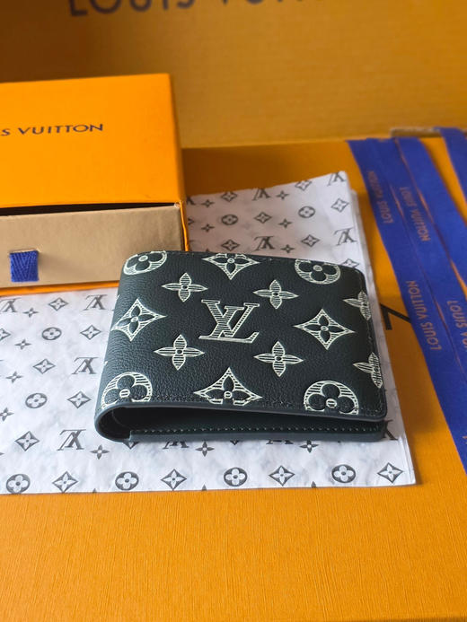 春夏特惠💰350 原单LV【Multiple Wallet 钱夹】M27150 深绿色（条纹压花） 商品图2