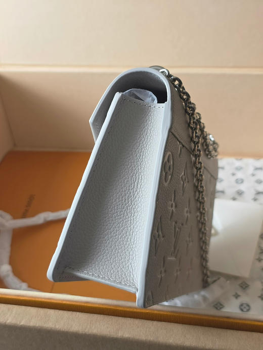 春夏特惠💰780 原单LV M25814紫！M13569黑！M13570灰！功能性与时尚感兼具的“链式玫瑰钱包” 商品图3