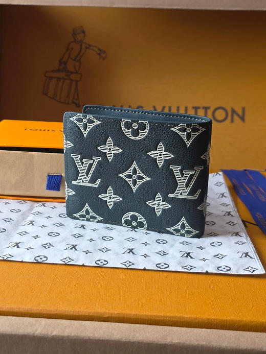 春夏特惠💰350 原单LV【Multiple Wallet 钱夹】M27150 深绿色（条纹压花） 商品图1