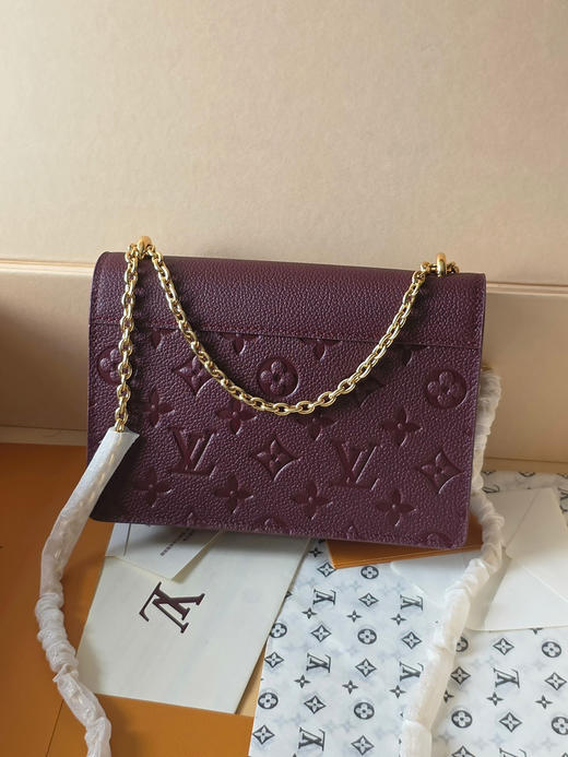 春夏特惠💰780 原单LV M25814紫！M13569黑！M13570灰！功能性与时尚感兼具的“链式玫瑰钱包” 商品图1