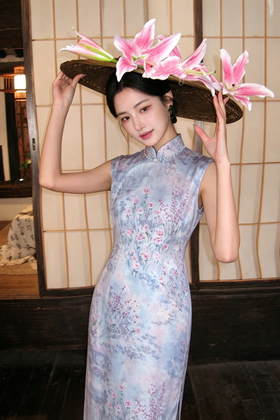 逸红颜明月优选 #「芸萝」仿萝手工钉珠立领旗袍，莫奈吉维尼花园，雾中看花花更柔