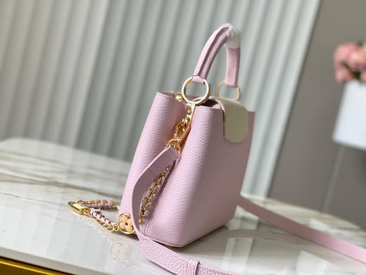 春夏特惠💰1650 渠道级LV te级LV 中号 新品 M23951/M48865芭蕾粉花卉挂锁款 本款Capucines 手袋 商品图1