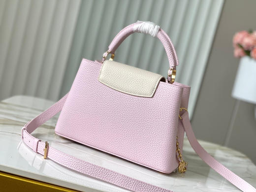 春夏特惠💰1650 渠道级LV te级LV 中号 新品 M23951/M48865芭蕾粉花卉挂锁款 本款Capucines 手袋 商品图2