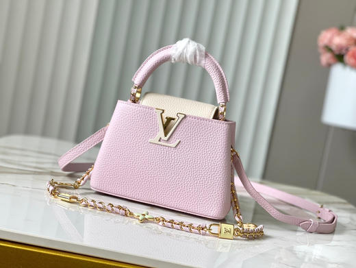 春夏特惠💰1550 渠道级LV te级LV 迷你小号 新品 M23951/M48865芭蕾粉花卉挂锁款 本款Capucines 手袋 商品图0