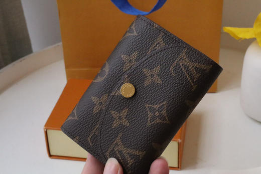 春夏特惠💰300 原单LV 豆豆零钱包 M62361 金扣 小巧玲珑 商品图7
