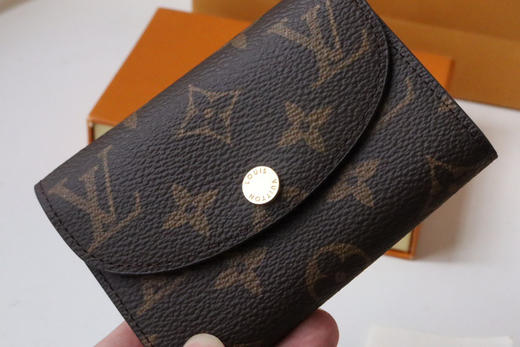 春夏特惠💰300 原单LV 豆豆零钱包 M62361 金扣 小巧玲珑 商品图2