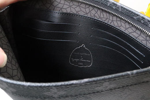 春夏特惠💰540 原单LV 手包m81973 南瓜 LV x YK Pochette Voyage 手拿包 商品图8