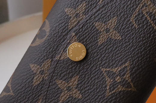 春夏特惠💰300 原单LV 豆豆零钱包 M62361 金扣 小巧玲珑 商品图6