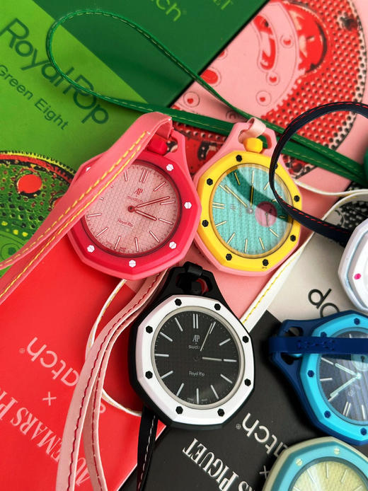 24小时内退换货！预售一周发货！瑞士双奢联名｜AP × Swatch Royal Pop 八角怀表，既是收藏级潮玩，也是穿搭氛围感利器～ 商品图1
