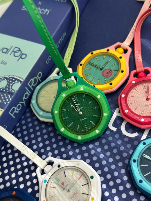 24小时内退换货！预售一周发货！瑞士双奢联名｜AP × Swatch Royal Pop 八角怀表，既是收藏级潮玩，也是穿搭氛围感利器～ 商品图2