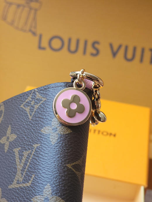 春夏特惠💰430 原单LV M14718粉色 本款 LV Charms 口袋钱夹 商品图3