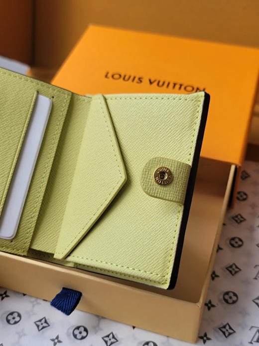 春夏特惠💰430 原单LV M14718绿色 本款 LV Charms 口袋钱夹 商品图4