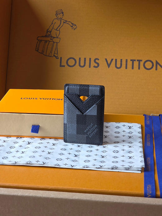 春夏特惠💰320 原单LV 磁吸卡包 手机卡套M15097马赛克 手机贴 商品图0