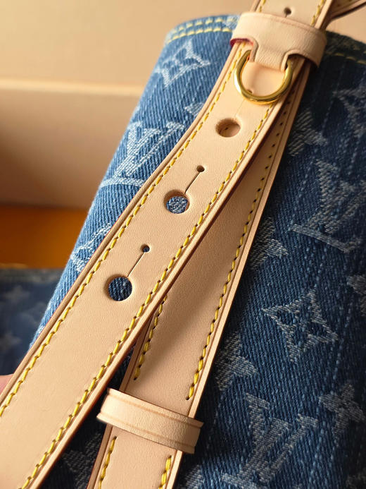 春夏特惠💰780 原单LV M28107蓝色牛仔布 本款 Denim Rendez-Vous 系列 All In BB 手袋 商品图6