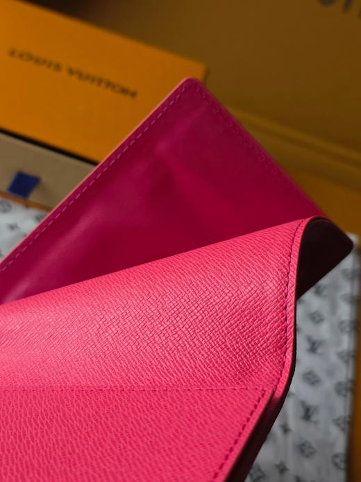 春夏特惠💰340 原单LV 护照夹 护照套M27612棕色！M27614浅蓝！M27616浅绿！M27613白！M27615玫红！ 商品图8