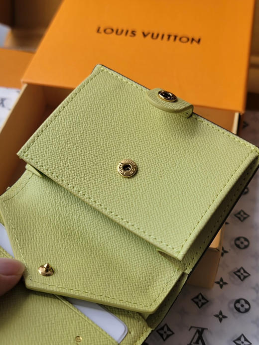 春夏特惠💰430 原单LV M14718绿色 本款 LV Charms 口袋钱夹 商品图7