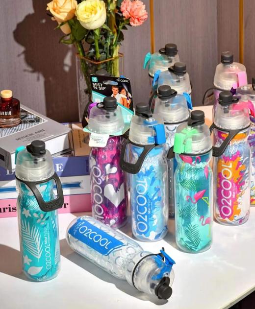 O2COOL美国原装进口喷雾水杯 | 按下按钮就可喷出水雾，身上的粘腻1秒解除，外出带它能保冷5小时，打开喝到的还是冰水，特别解 商品图0