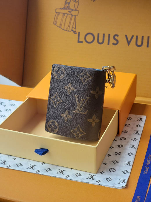 春夏特惠💰430 原单LV M14718浅蓝 本款 LV Charms 口袋钱夹 商品图1
