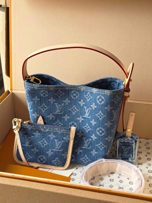 春夏特惠💰780 原单LV M28107蓝色牛仔布 本款 Denim Rendez-Vous 系列 All In BB 手袋 商品图0