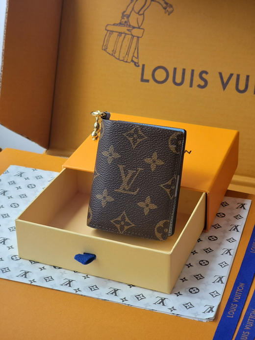 春夏特惠💰430 原单LV M14718浅蓝 本款 LV Charms 口袋钱夹 商品图0