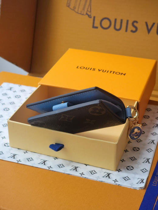 春夏特惠💰430 原单LV M14718浅蓝 本款 LV Charms 口袋钱夹 商品图2
