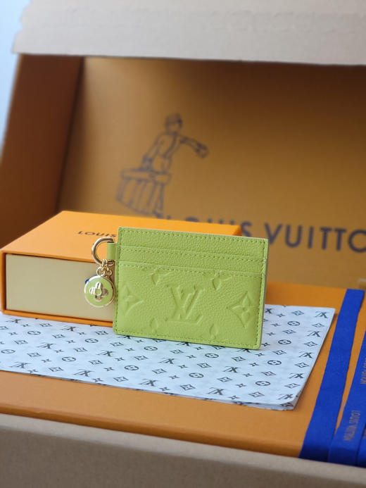 春夏特惠💰380 原单LV 卡包名片夹M13649 这款精致的LV Charms名片夹 商品图0