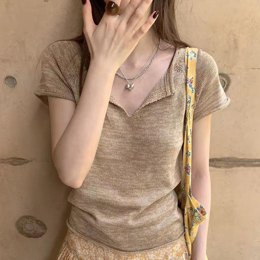 【天丝亚麻花纱卷边针织T】莱塞尔+亚麻混纺纤维 透气不闷汗 V领显瘦 卷边设计 商品图1