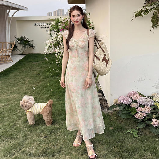 西遇法式浅粉碎花连衣裙女2026夏季新款V领荷叶边小飞袖雪纺长裙SS060515 商品图1