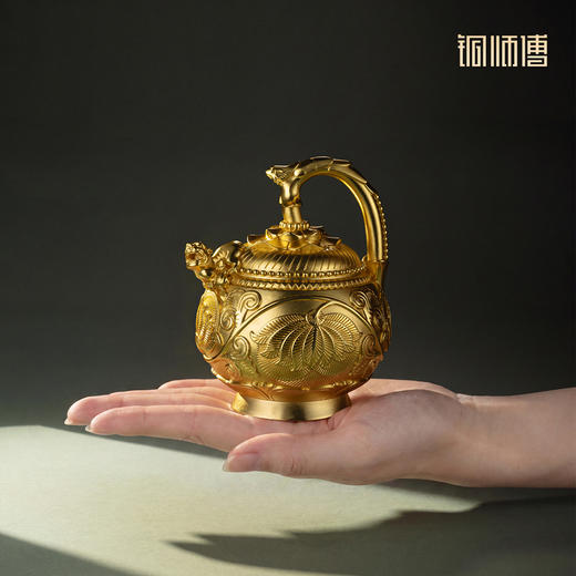 铜师傅 陕西历史博物馆系列《青瓷提梁倒灌壶铜摆件》工艺品摆件 商品图5