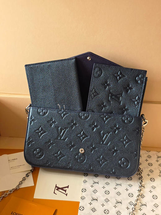 春夏特惠💰580 原单LV 【头层牛皮】M27048珠光蓝 全皮压花链条包三件套 Pochette Félicie 手袋 商品图6