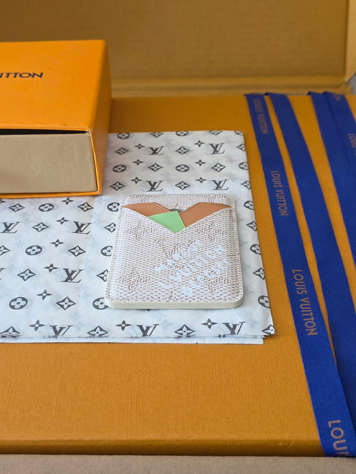 春夏特惠💰300 原单LV 彩色系手机贴M26945 手机磁贴 商品图2