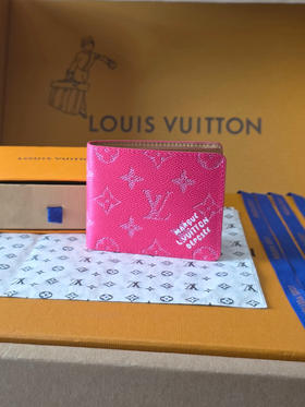 春夏特惠💰340 原单LV Siender短夹钱包M26838 橙色 /M26837蓝色！M26846玫红！M26839绿色！M26840杏白 属于对折式收纳款