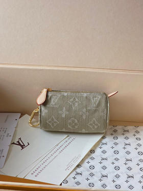 春夏特惠💰360 原单LV 新升级/版型更好更立体 M27605牛仔布 Speedy 系列呈献本款 Trousse 中号丹宁布钱夹