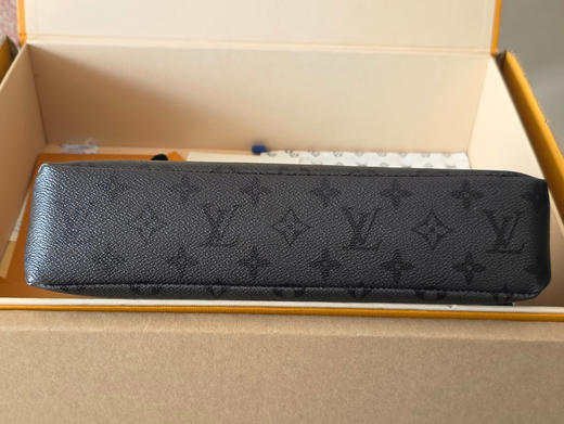 春夏特惠💰480 原单LV M26741手包 采用标志性的 Monogram Eclipse 涂层帆布 商品图4