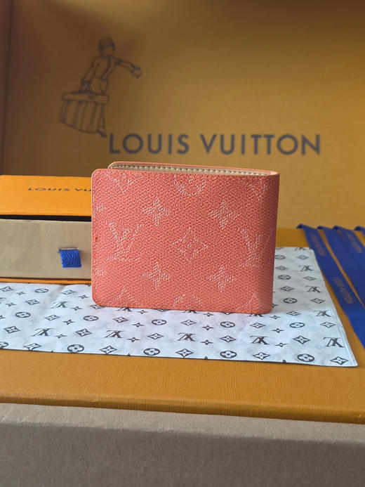 春夏特惠💰340 原单LV Siender短夹钱包M26838 橙色 /M26837蓝色！M26846玫红！M26839绿色！M26840杏白 属于对折式收纳款 商品图1