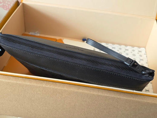 春夏特惠💰480 原单LV M26741手包 采用标志性的 Monogram Eclipse 涂层帆布 商品图6